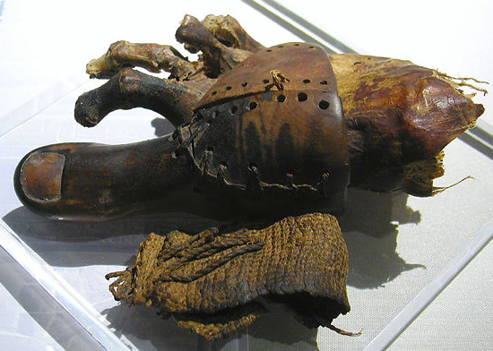 Prothèse d'un pied momifier de l'Egypte antique pour le pied.