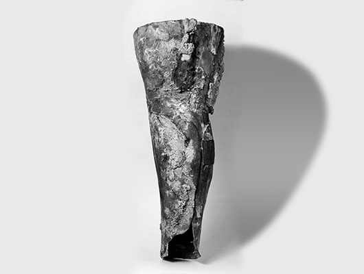Prothèse esthétique  datant de l'an 300 . Elle se nomme la jambe de capoue egypte antique
