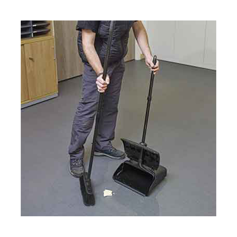 pelle et balai aeroport xxl noir utilisation