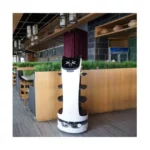 obot de livraison BellaBot naviguant dans un établissement dans une allée de 70 cm